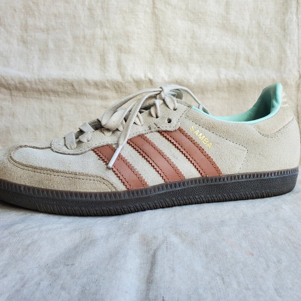 Adidas (Samba)